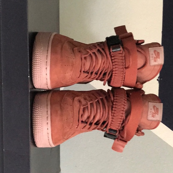 Wmns Size 10, barely worn. original box & paper. - Picture 2 of 4